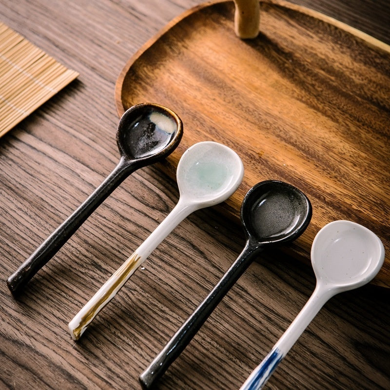 Cuillère à long manche en céramique rétro créative pour la cuisine, idéale pour les restaurants et la maison.