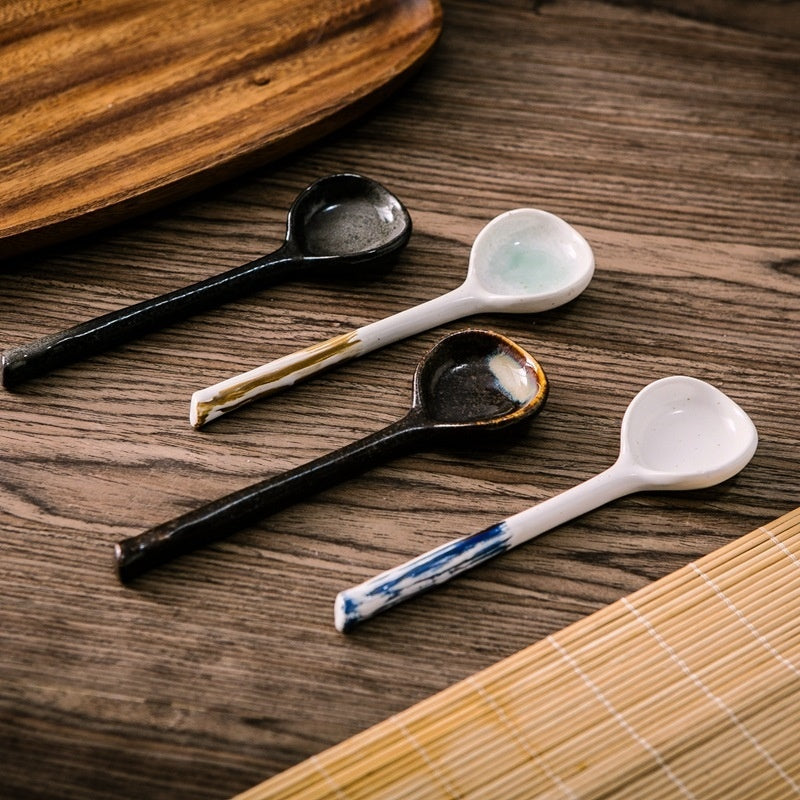 Cuillère à long manche en céramique rétro créative pour la cuisine, idéale pour les restaurants et la maison.