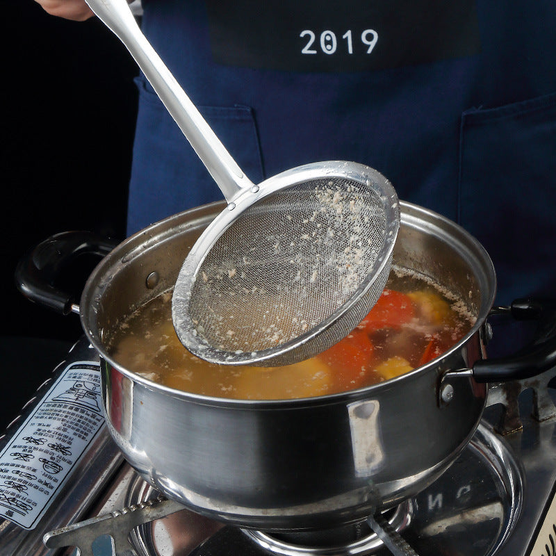Passoire en acier inoxydable pour la cuisine, idéale pour les nouilles.