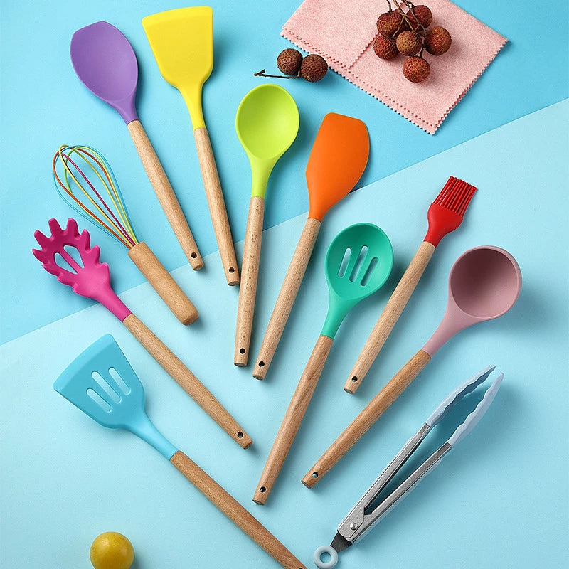 Ensemble d'ustensiles de cuisine en silicone résistants à la chaleur et antiadhésifs, pour la cuisson.