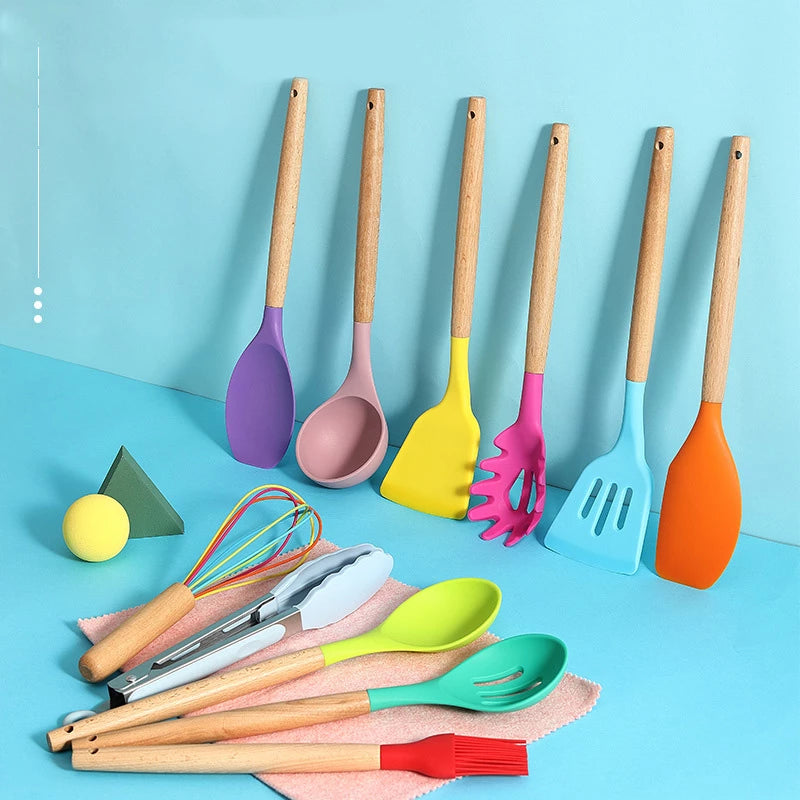 Ensemble d'ustensiles de cuisine en silicone résistants à la chaleur et antiadhésifs, pour la cuisson.