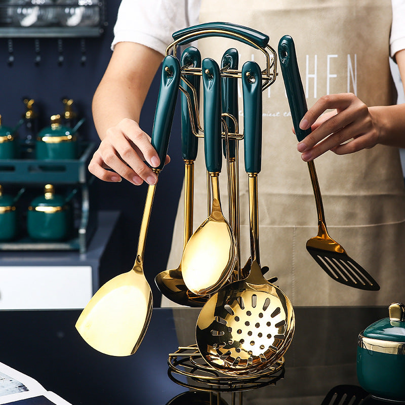 Ensemble de 7 ustensiles de cuisine en acier inoxydable et silicone : spatule ajourée, louche, cuillère de service, cuillère à pâtes.