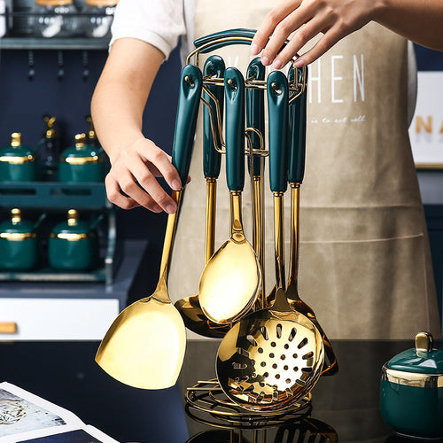 Ensemble de 7 ustensiles de cuisine en acier inoxydable et silicone : spatule ajourée, louche, cuillère de service, cuillère à pâtes.