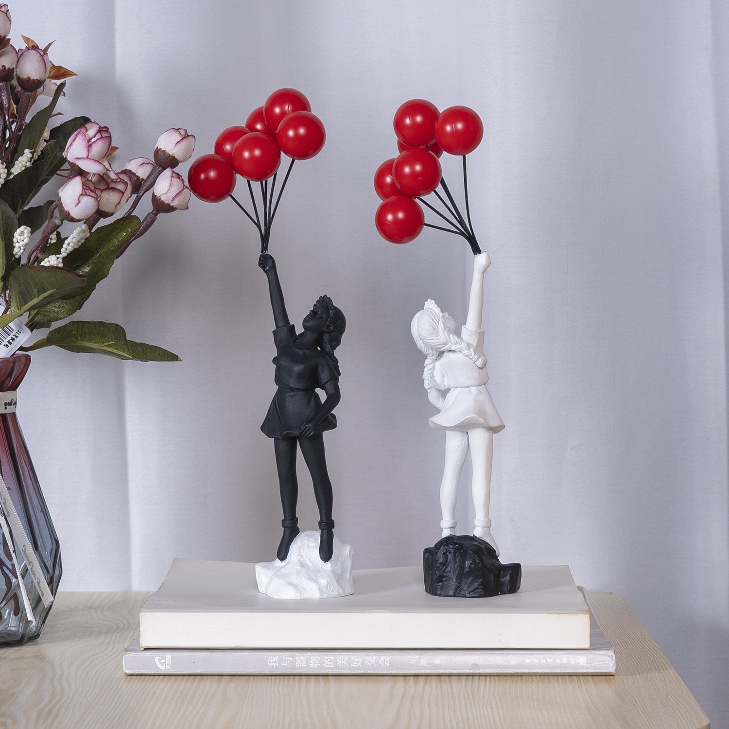Petite fille avec un ballon, sculpture artistique, décoration de salon, résine