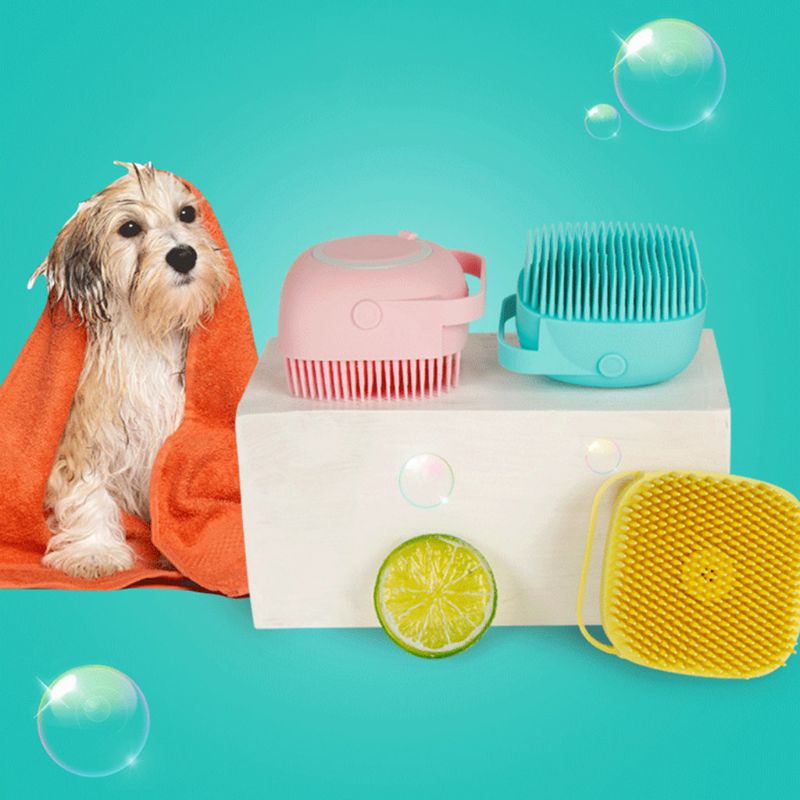 Brosse de bain pour chat et chien à poils souples en silicone, peigne et distributeur de shampoing pour le toilettage et le démêlage des poils morts.