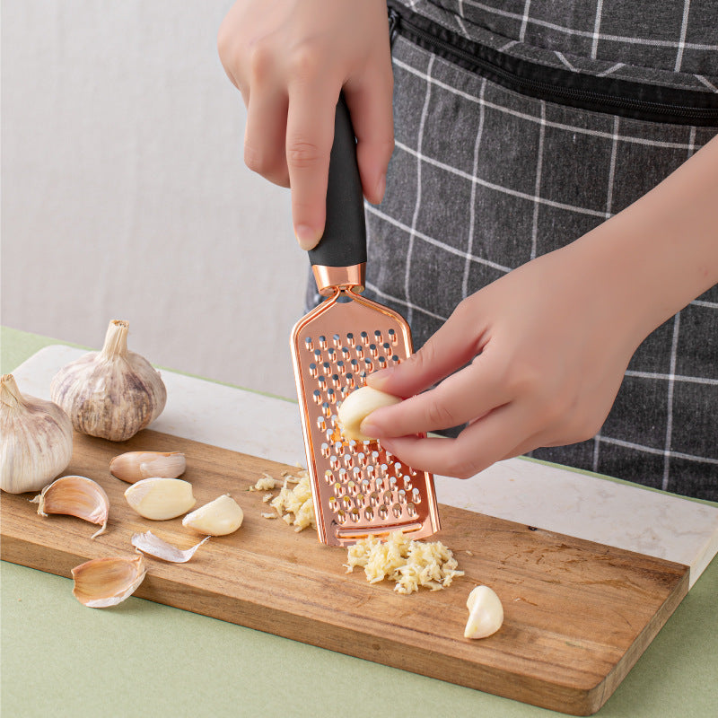 Ensemble d'éplucheurs de cuisine plaqués cuivre