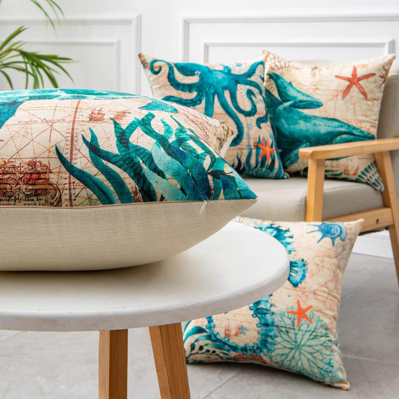 Housses de coussin imprimées tortues marines pour la décoration intérieure, canapé et fauteuil.