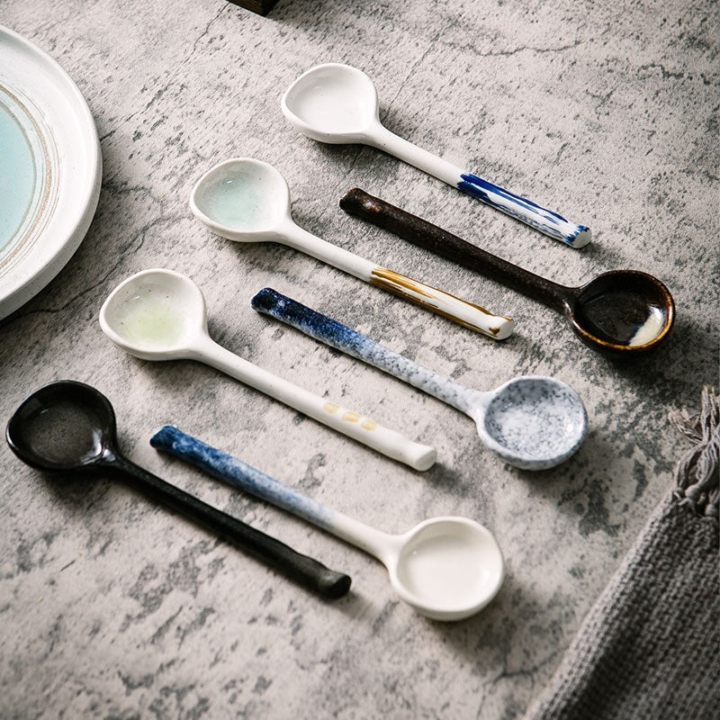 Cuillère à long manche en céramique rétro créative pour la cuisine, idéale pour les restaurants et la maison.
