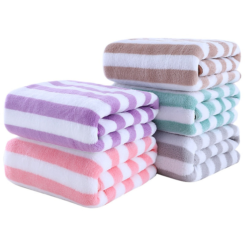 Serviettes de toilette pour le visage à la maison, en polaire corail, à larges rayures, douces, absorbantes et épaisses, non pelucheuses.