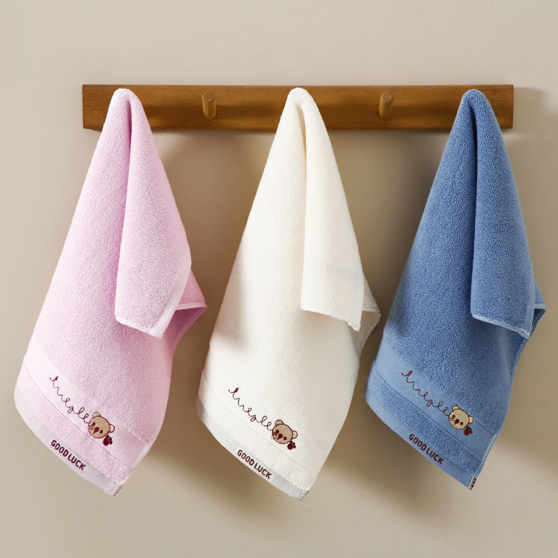 Serviette de toilette pour enfants en pur coton avec motif dessin animé, idéale pour la maison et la maternelle.